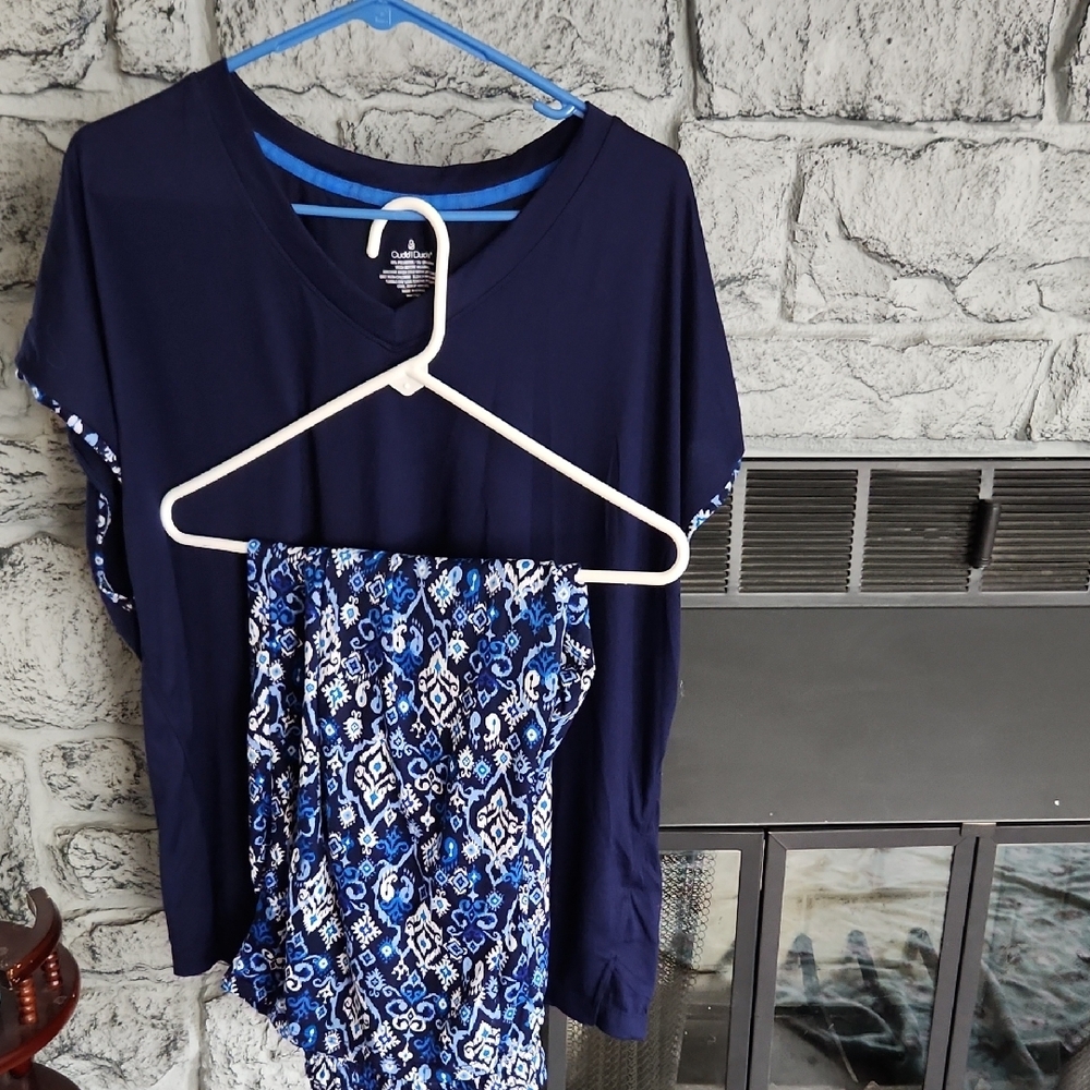 Cuddl Duds Navy and Blue Patterned Pajama Set
